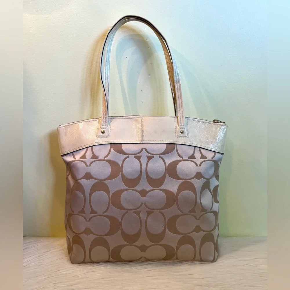 Coach Laura Signature Tote